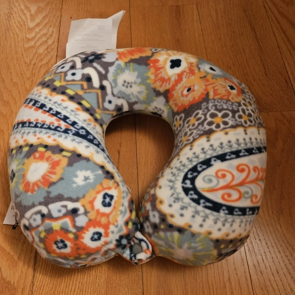 Vera Bradley Travel Neck Pillow NWT